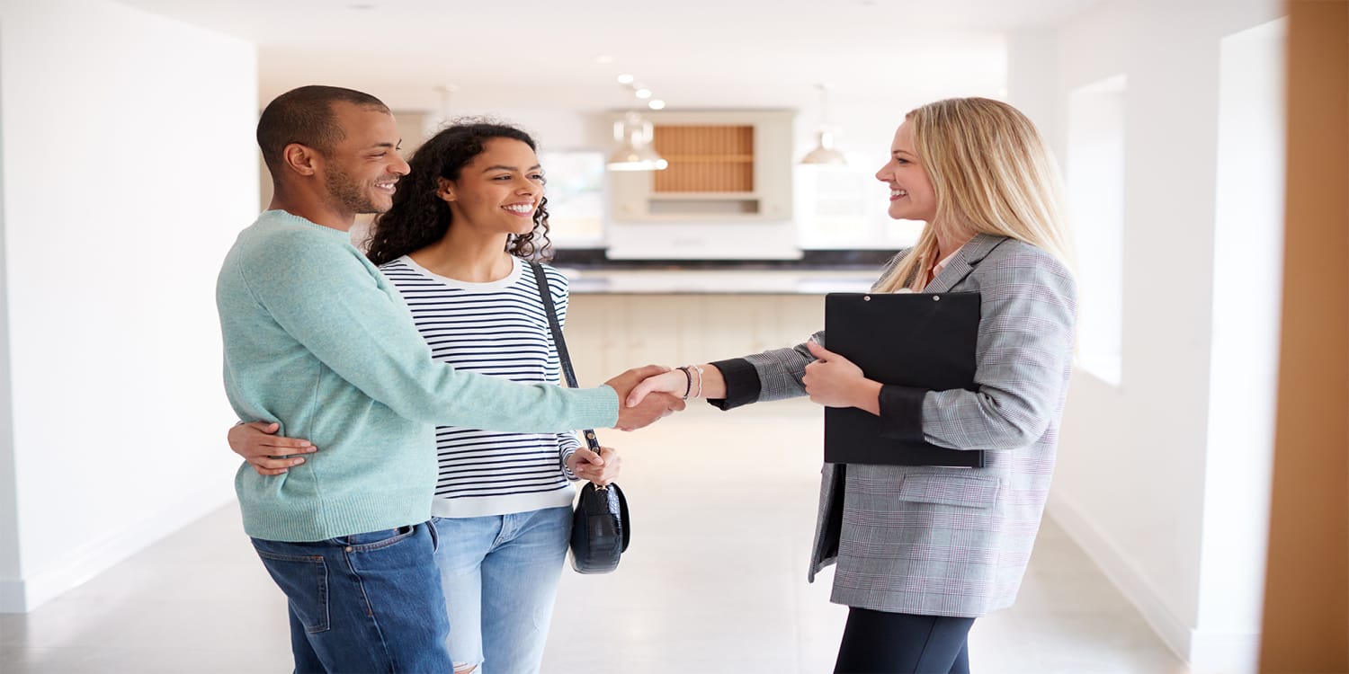 Real estate agent and clients, hiring a Realtor tips